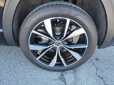 2025 Volkswagen Atlas Cross Sport 2.0T SEL Premium R-Line