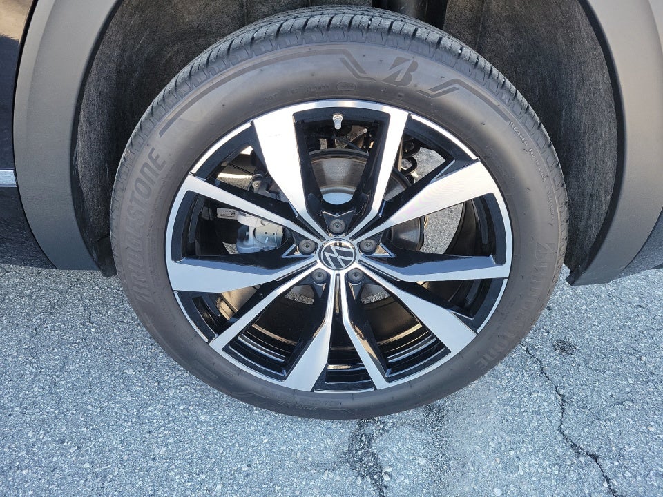 2025 Volkswagen Atlas Cross Sport 2.0T SEL Premium R-Line