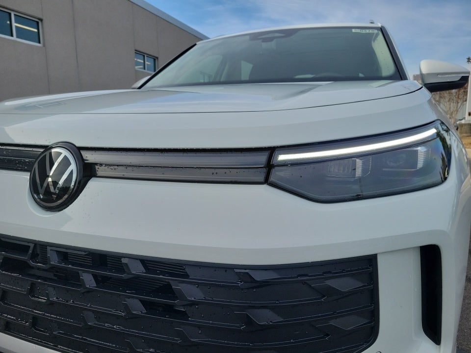 2025 Volkswagen Tiguan 2.0T SE