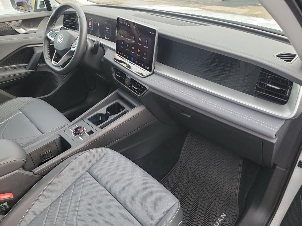 2025 Volkswagen Tiguan 2.0T SE