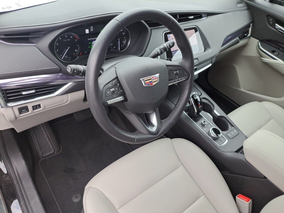 2023 Cadillac XT4 AWD Luxury