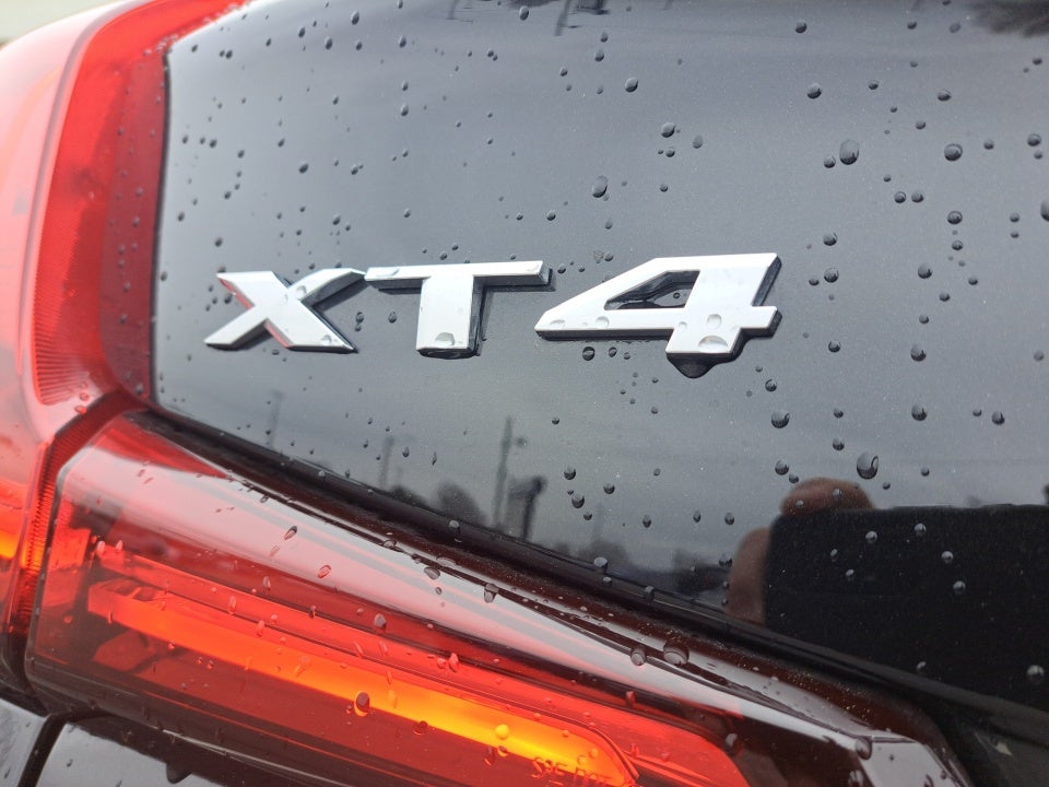2023 Cadillac XT4 AWD Luxury