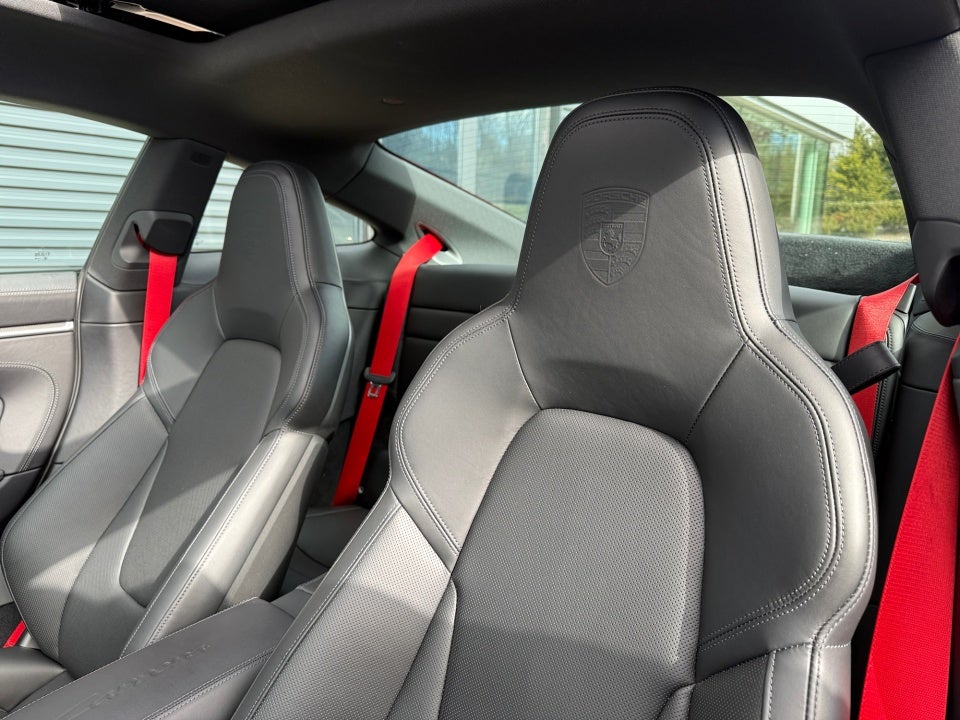 2022 Porsche 911 Carrera