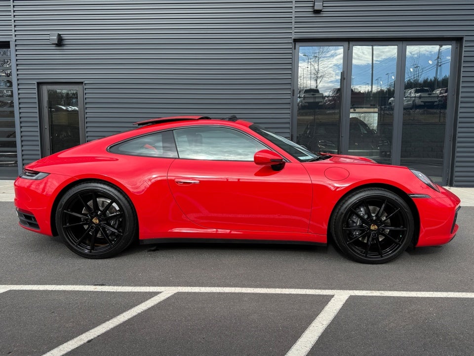 2022 Porsche 911 Carrera