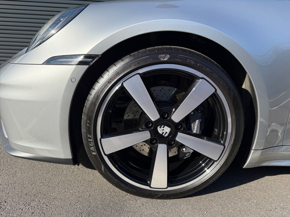 2025 Porsche 911 Carrera