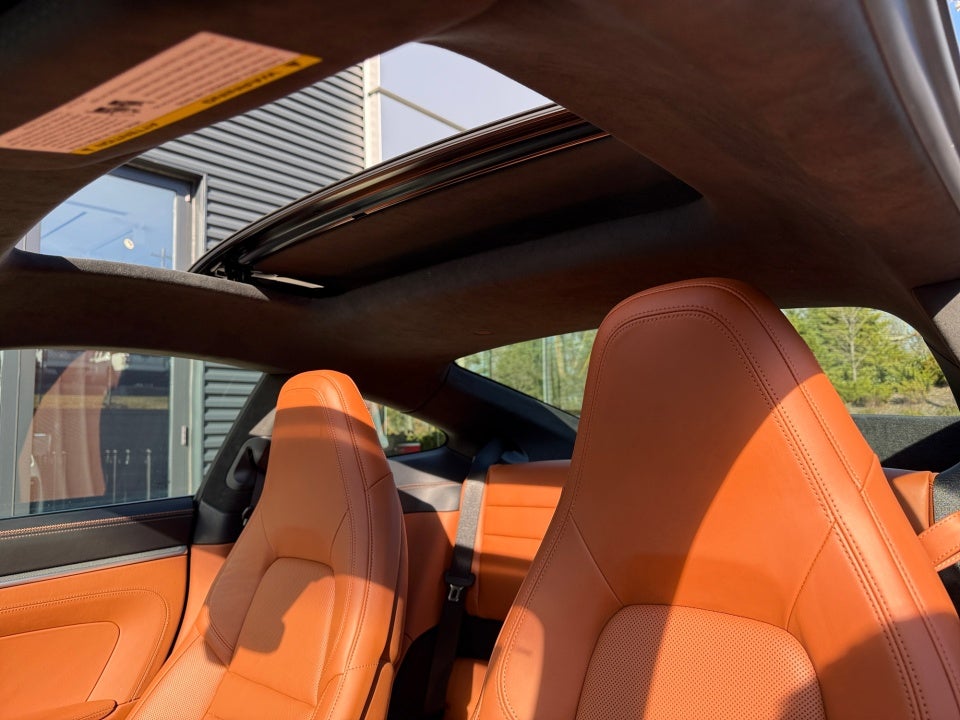 2025 Porsche 911 Carrera