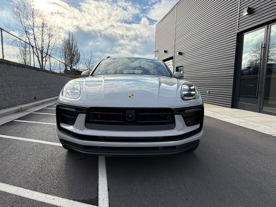 2025 Porsche Macan Base