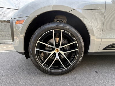 2025 Porsche Macan Base