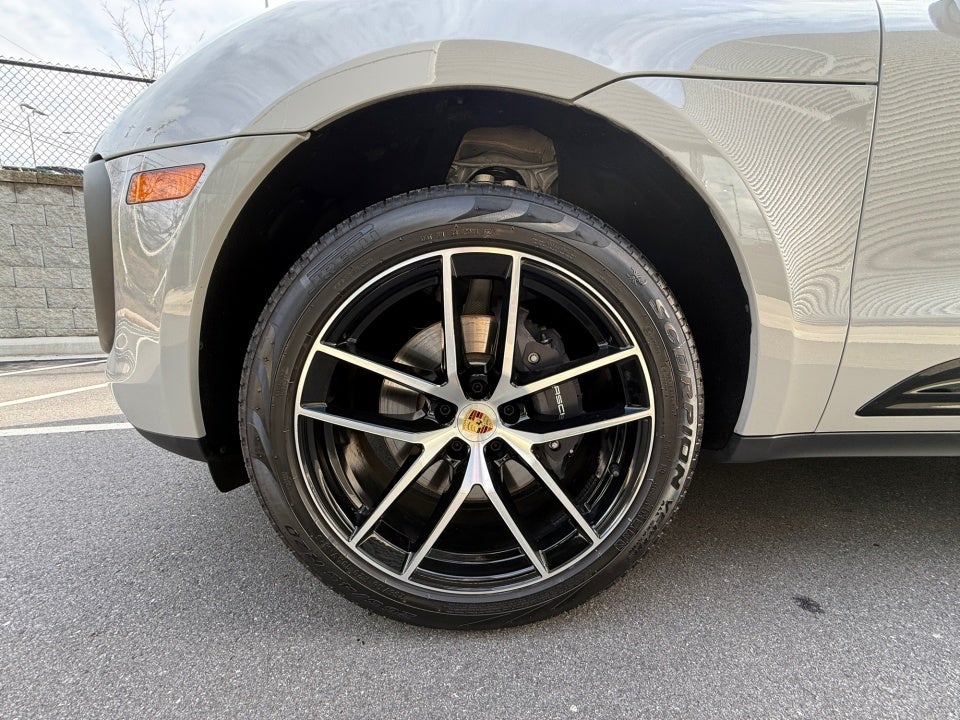 2025 Porsche Macan Base