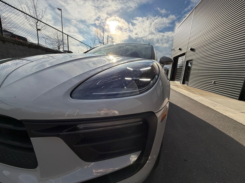2025 Porsche Macan Base