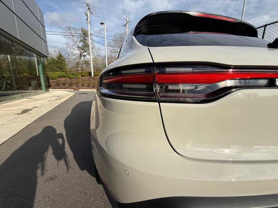 2025 Porsche Macan Base