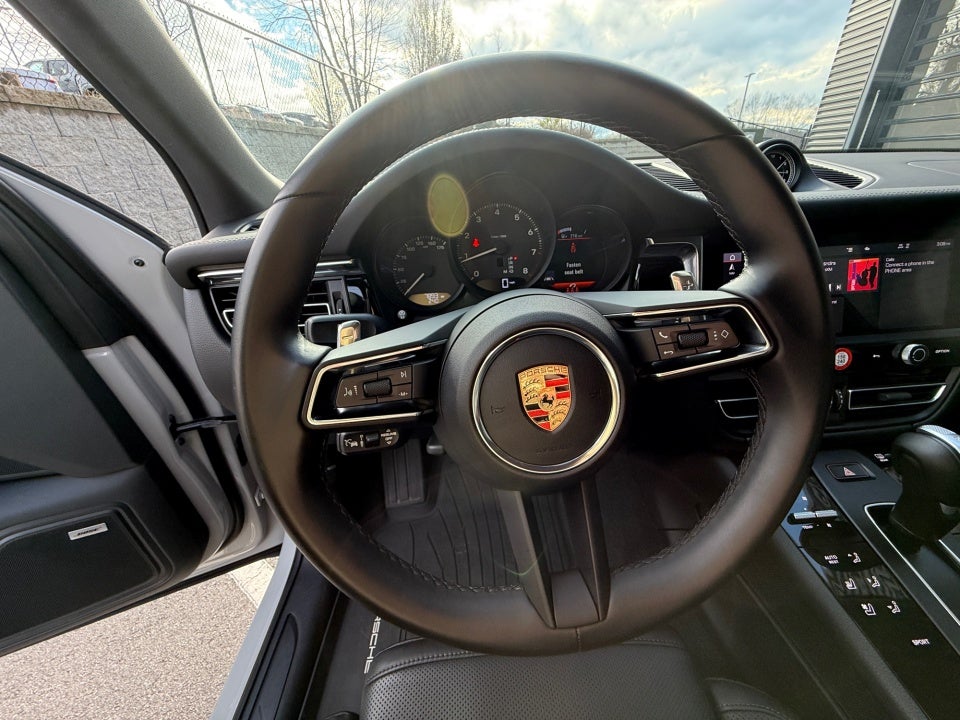 2025 Porsche Macan Base