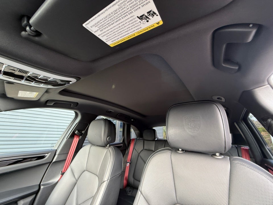 2025 Porsche Macan Base