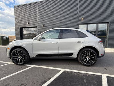 2025 Porsche Macan Base