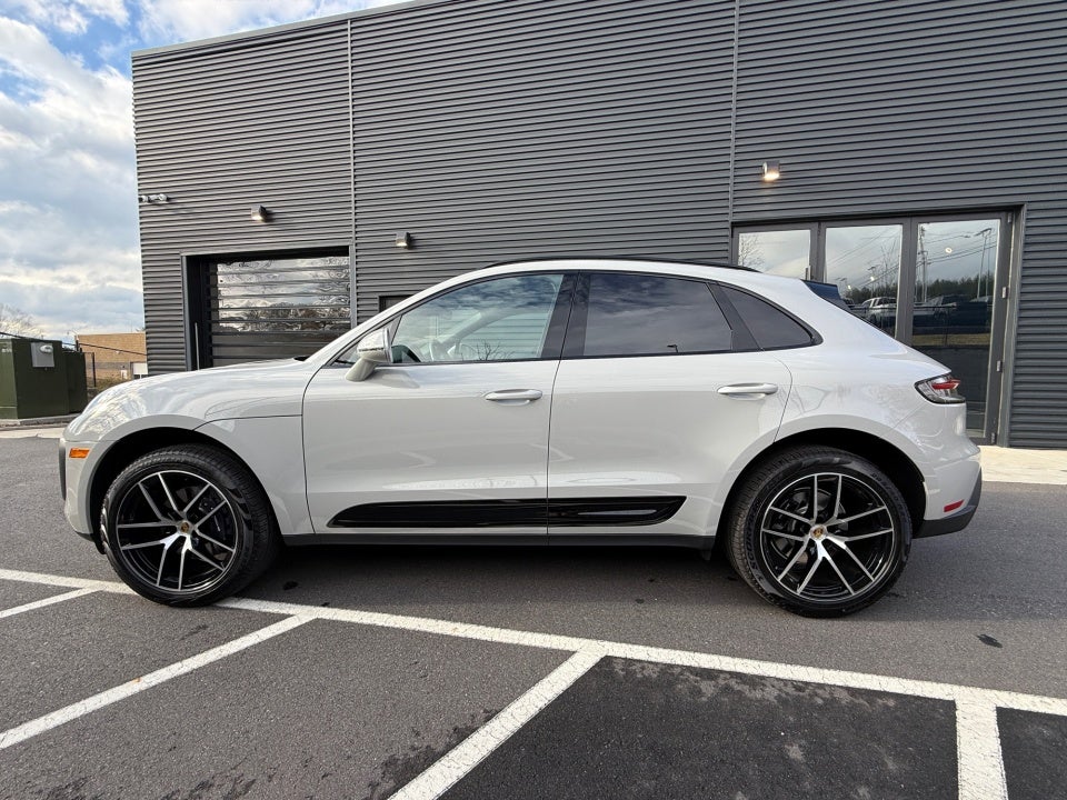2025 Porsche Macan Base