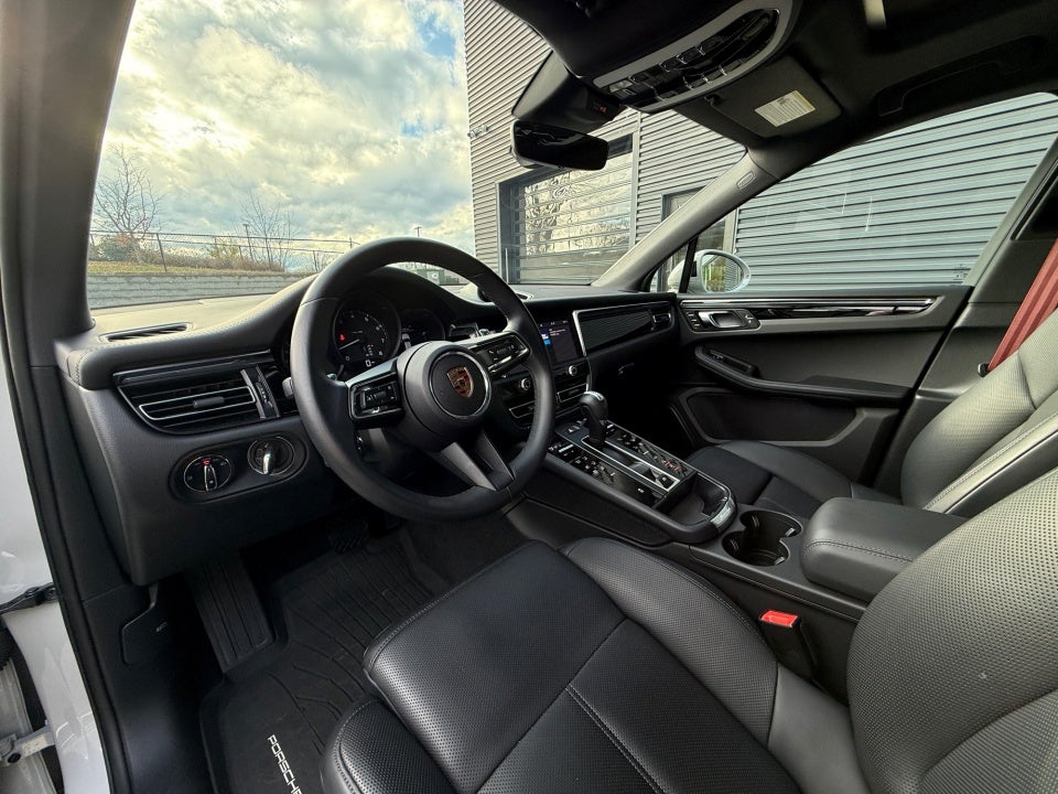 2025 Porsche Macan Base