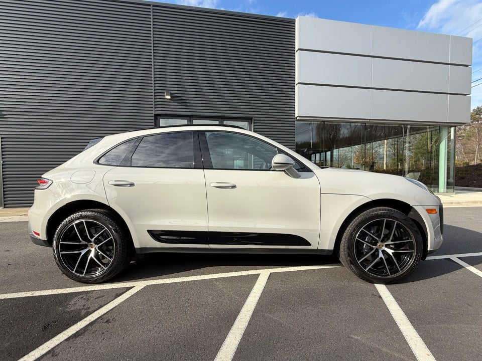 2025 Porsche Macan Base