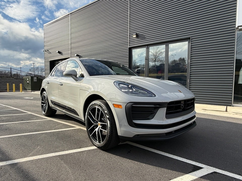 2025 Porsche Macan Base