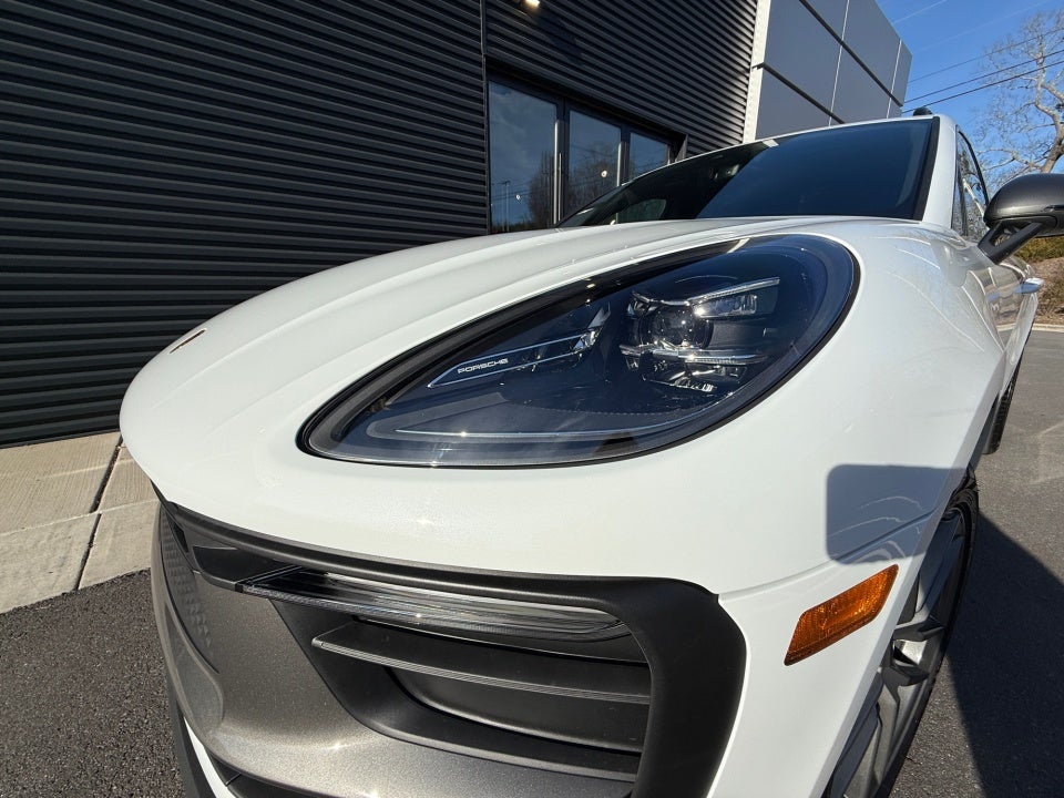 2025 Porsche Macan T