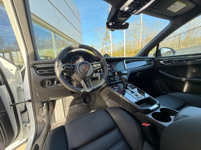 2025 Porsche Macan T