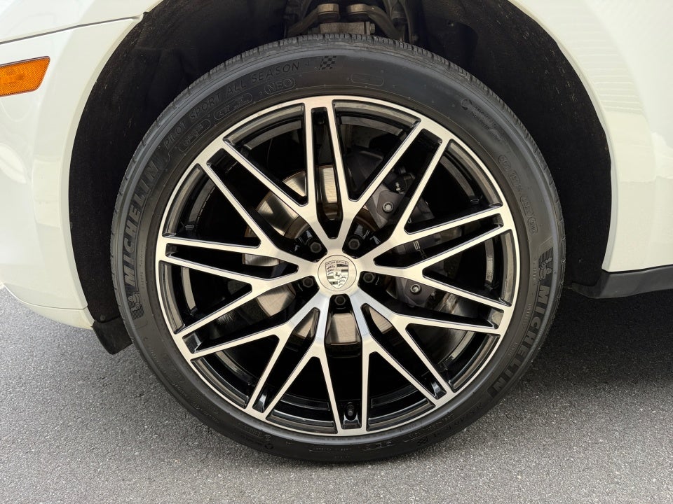 2023 Porsche Macan Base