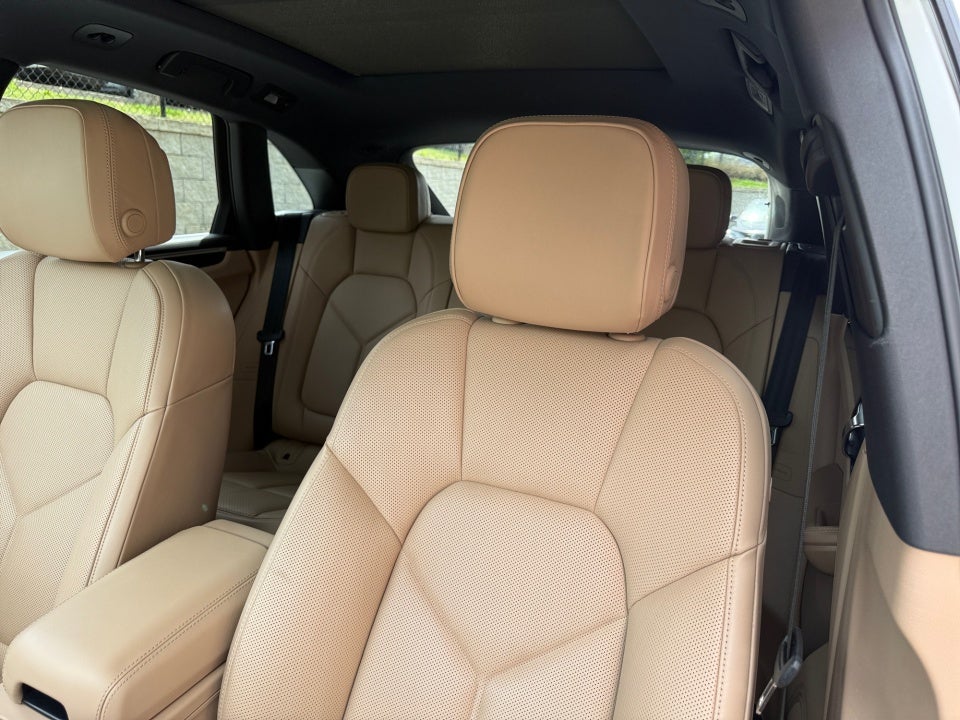 2023 Porsche Macan Base