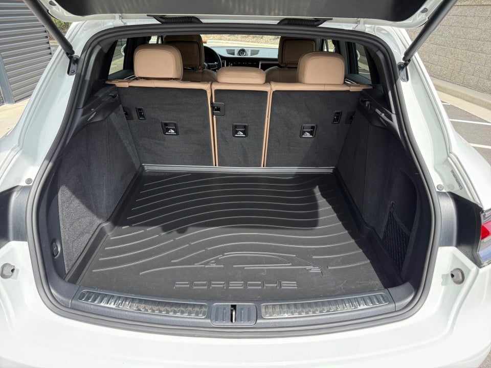 2023 Porsche Macan Base