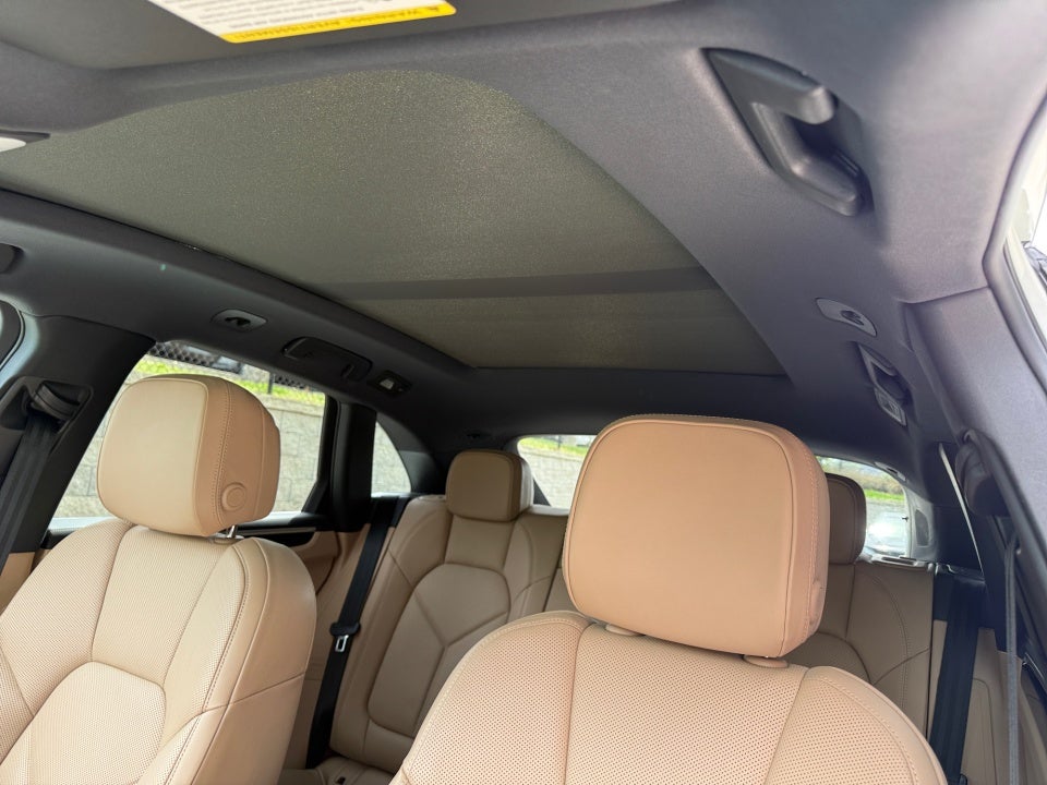 2023 Porsche Macan Base