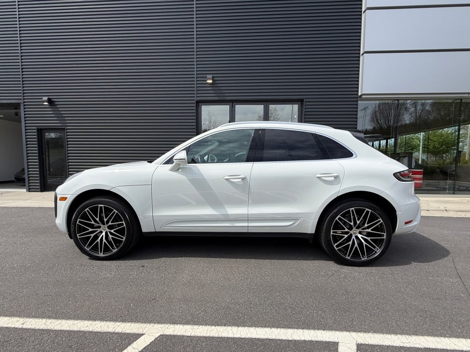 2023 Porsche Macan Base