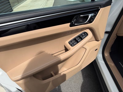 2023 Porsche Macan Base