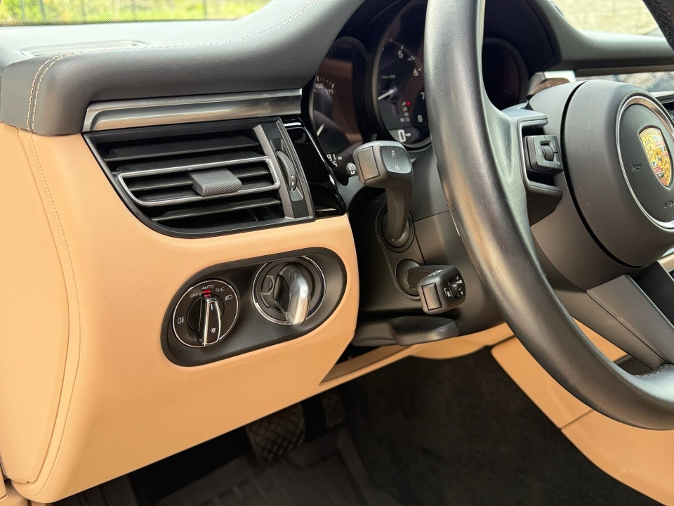 2023 Porsche Macan Base