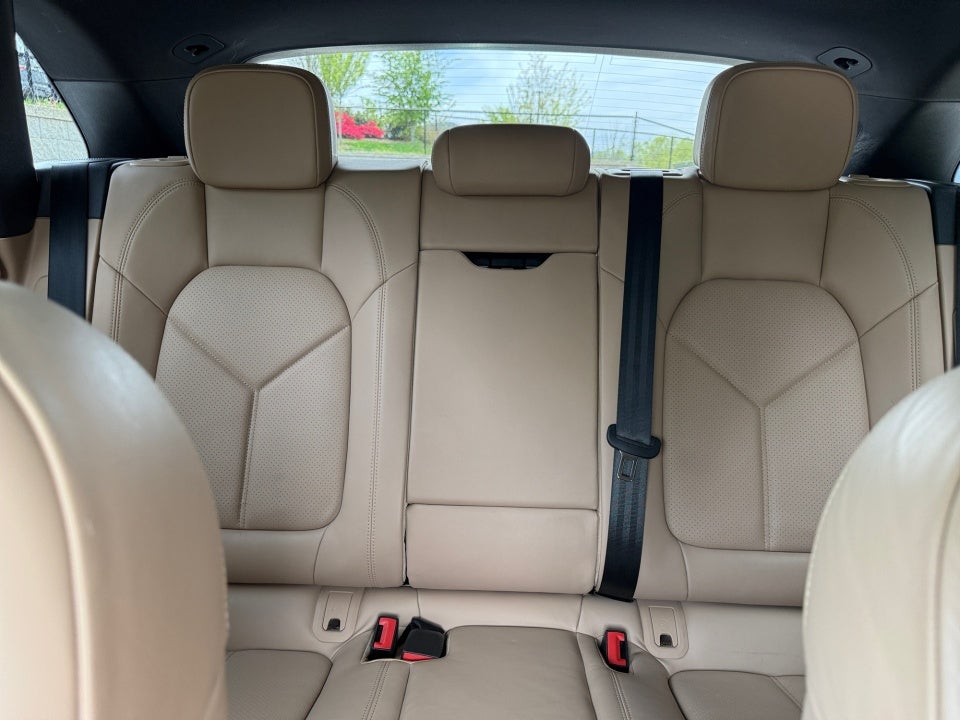 2023 Porsche Macan Base