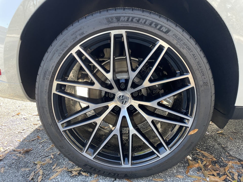 2023 Porsche Macan Base