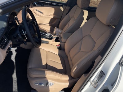 2023 Porsche Macan Base