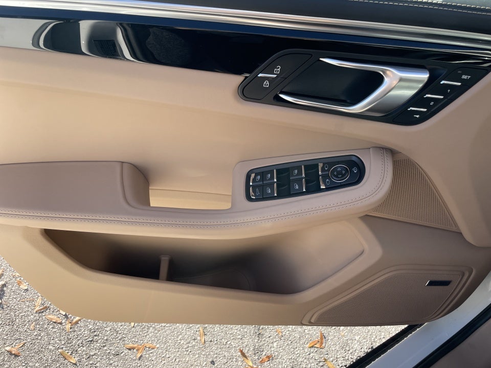 2023 Porsche Macan Base