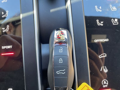 2023 Porsche Macan Base