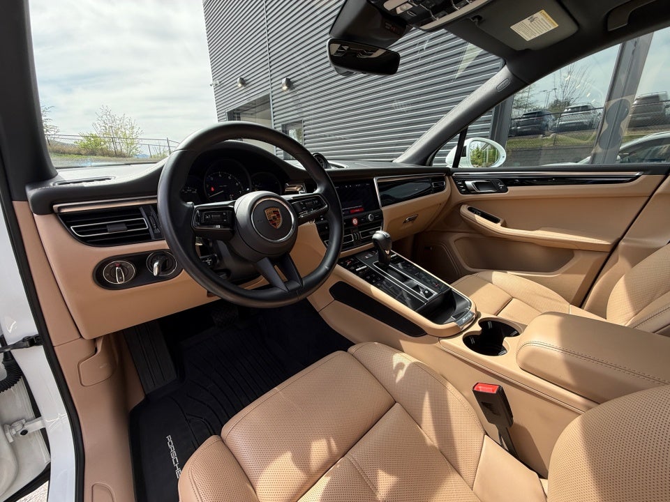 2023 Porsche Macan Base