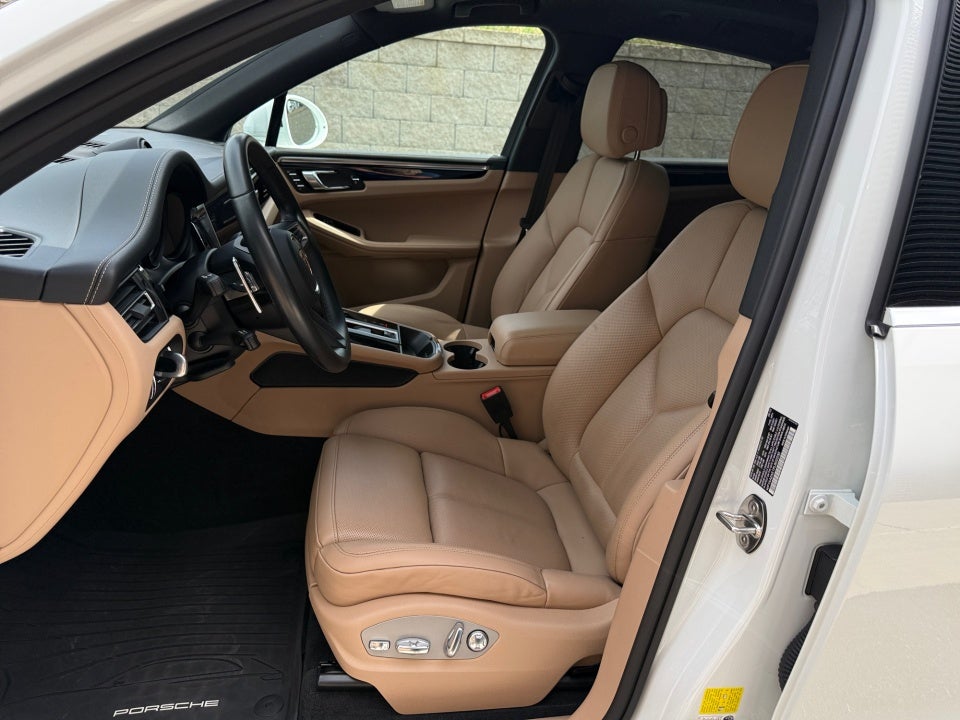 2023 Porsche Macan Base