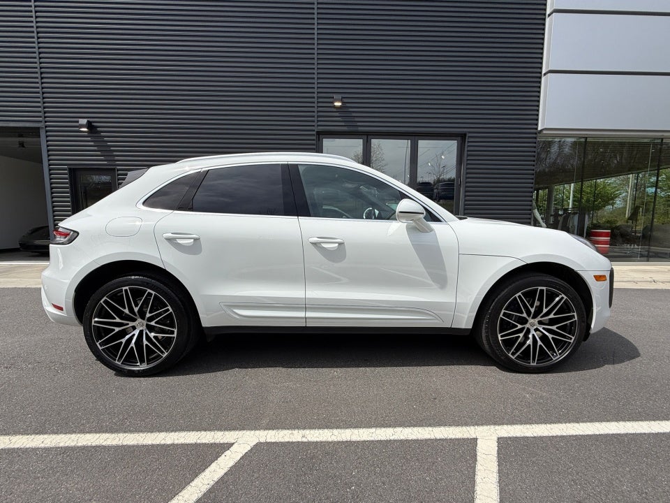 2023 Porsche Macan Base