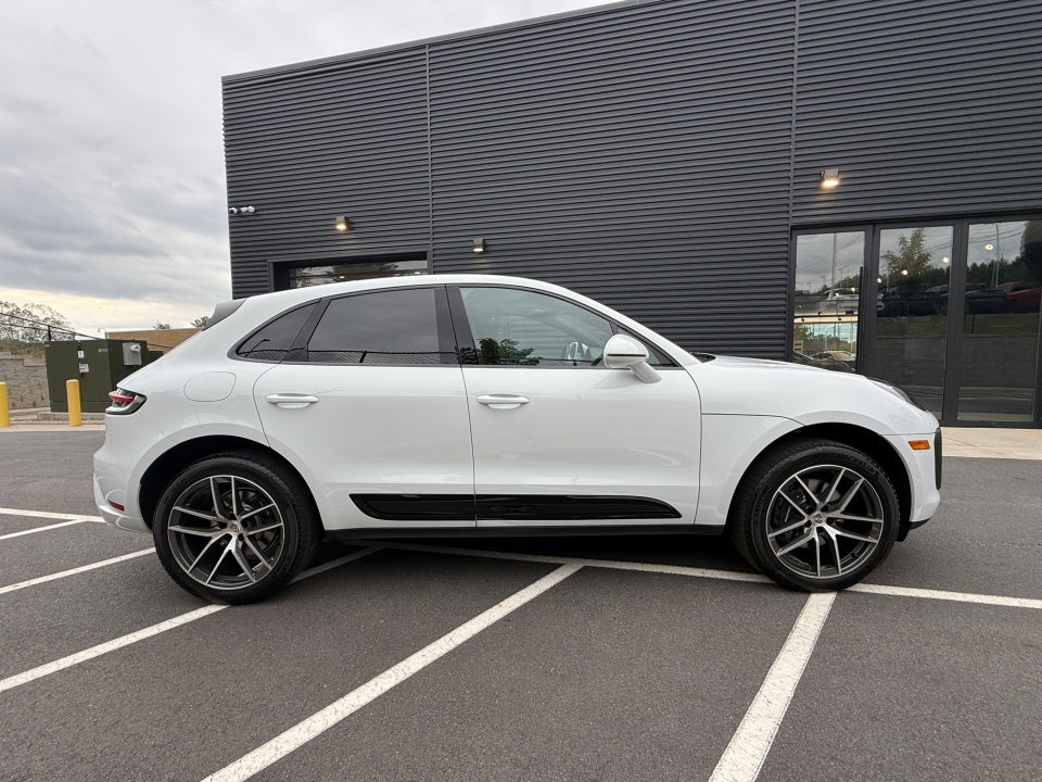 2025 Porsche Macan Base