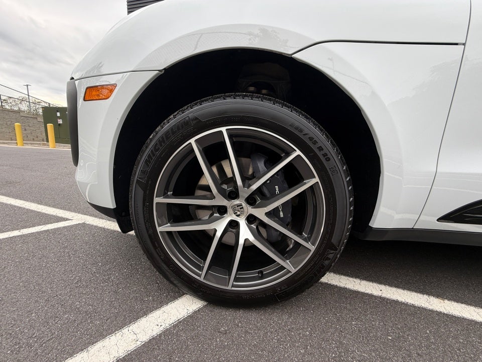 2025 Porsche Macan Base