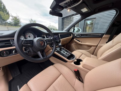 2025 Porsche Macan Base