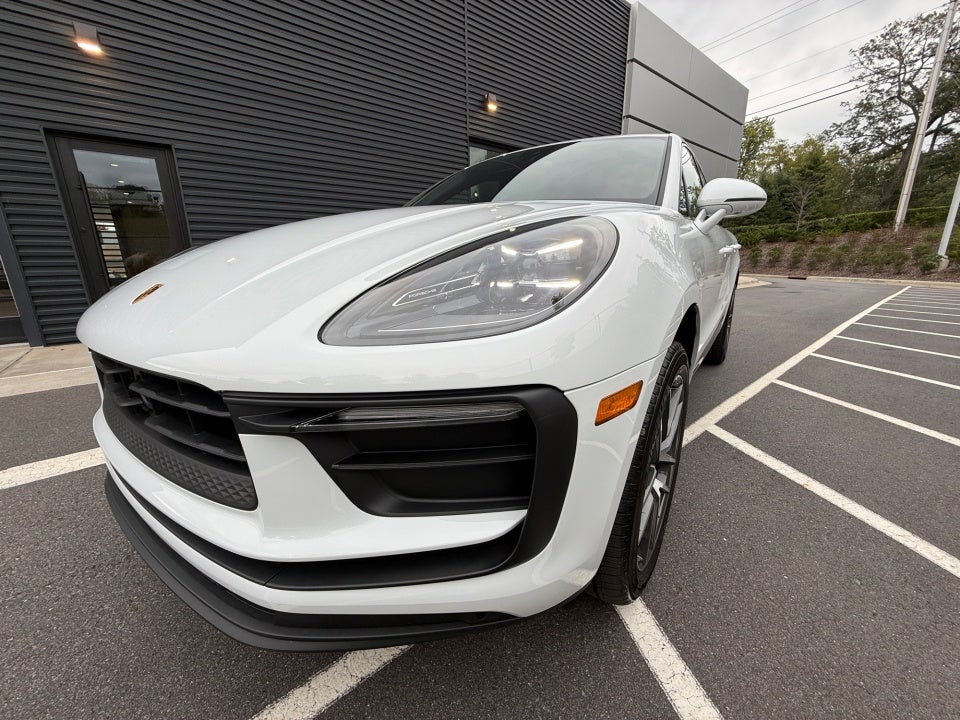 2025 Porsche Macan Base