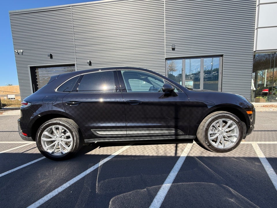2025 Porsche Macan Base