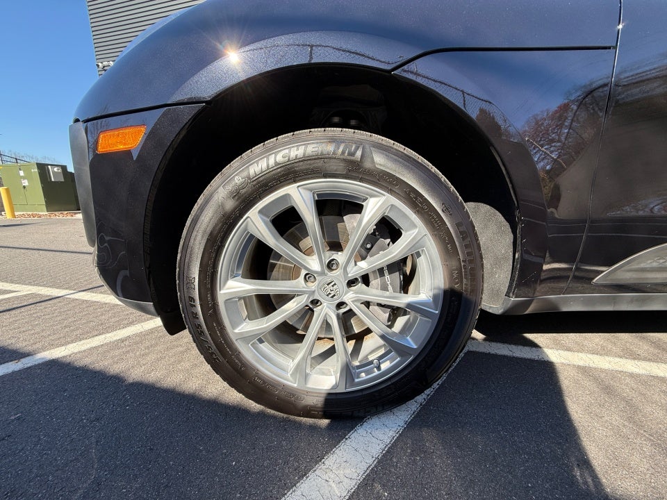 2025 Porsche Macan Base