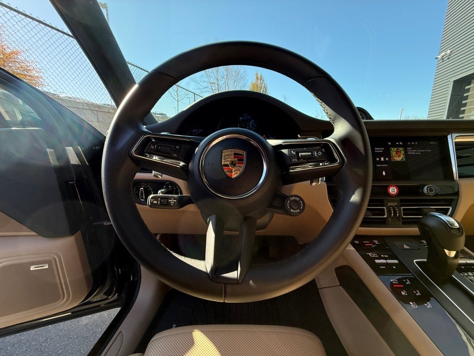 2025 Porsche Macan Base