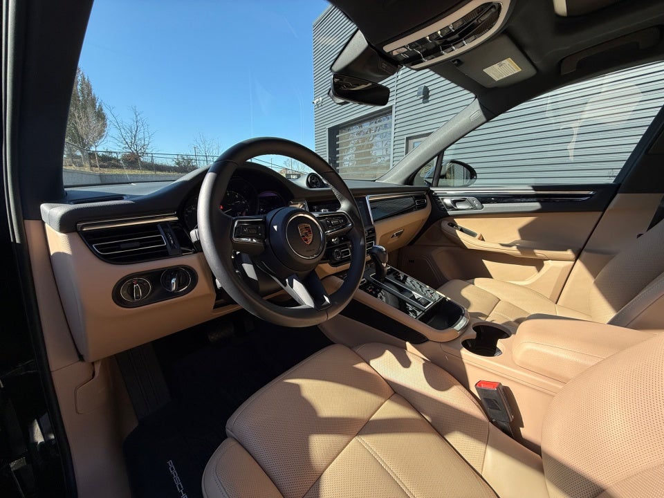 2025 Porsche Macan Base