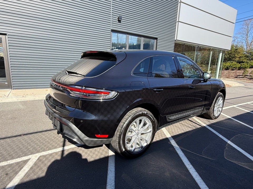 2025 Porsche Macan Base