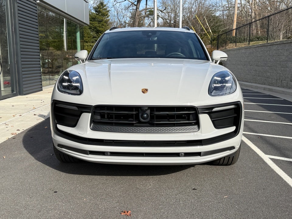 2025 Porsche Macan Base