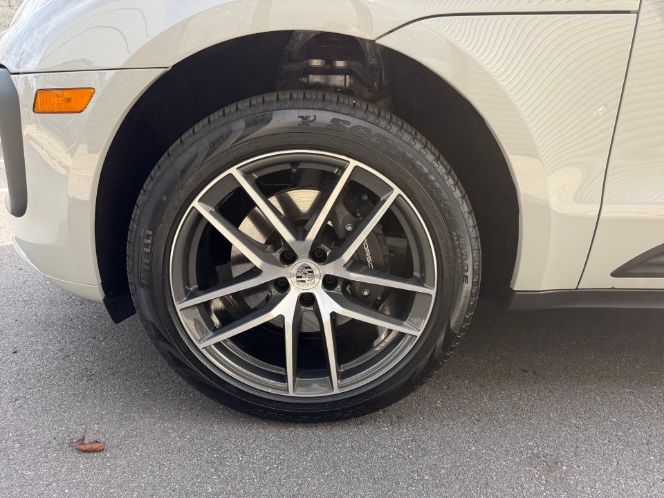 2025 Porsche Macan Base